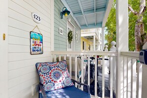 Property grounds - Colorful home in private community with resort pool & hot tub, on-site golf (Key West)