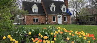 Cheerful and Spacious 4bd 2bath w/Jacuzzi Tub