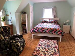 4 chambres, fer et planche à repasser, lit de bébé portatif