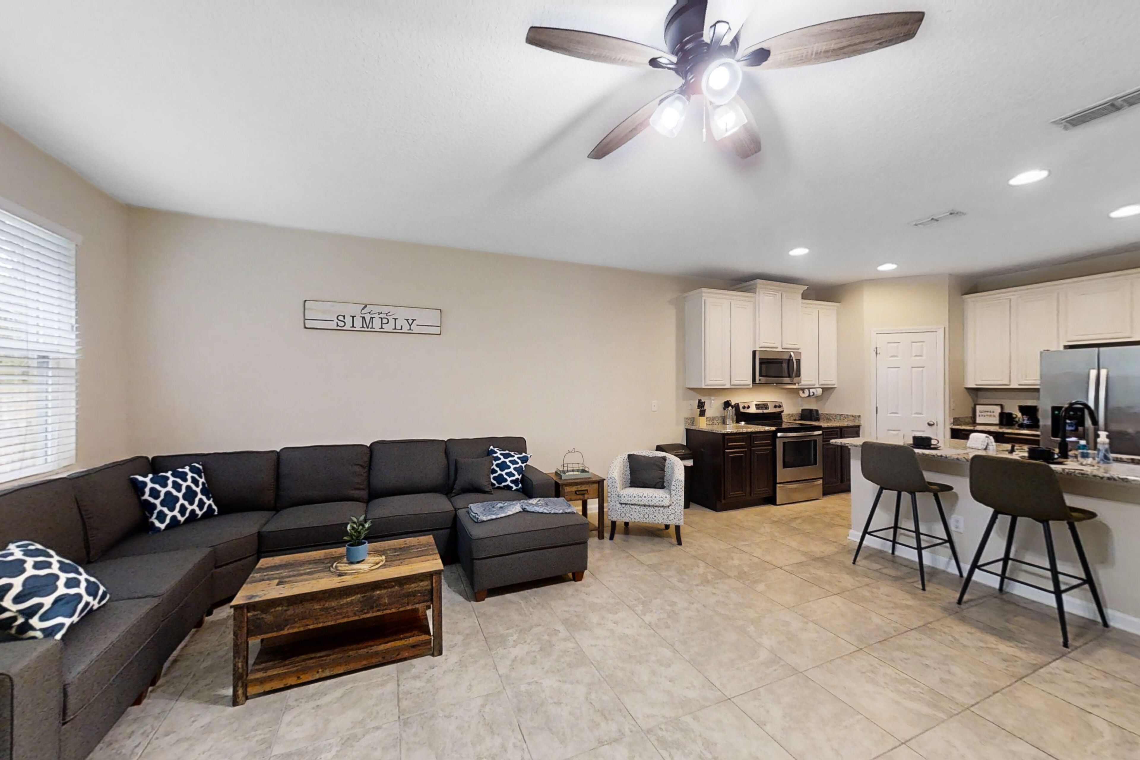 Dog-friendly home with a screened porch, washer/dyer, games & modern charm