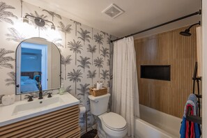Shower, hair dryer - Beach Block-1min Walk-Luxury-The Reef Downstairs (Ocean City)