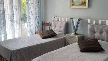 3 chambres, fer et planche à repasser, Wi-Fi, draps fournis