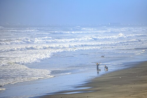 Oceanfront, dog-friendly condo with sunset view & prime walkable location