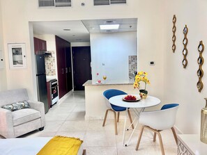 En 50-centimeters plasma-TV med Parabol-TV