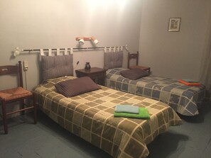 3 bedrooms, iron/ironing board, WiFi, bed sheets