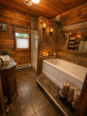 Shower, jetted tub, hair dryer, towels - Riverfront Couples Retreat | 7mi to Ivy Black | Kayaks + Outdoor Bar (Brookston)