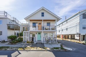 Exterior - Beach Block-1min Walk-Luxury-The Reef Upstairs (Ocean City)