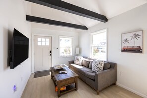 TV - Beach Block-1min Walk-Luxury-The Reef Upstairs (Ocean City)