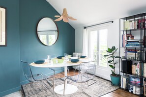 Dining - Attractive architect-designed apartmenteur 3 rooms 10 mn from Paris Montparnasse (Malakoff)