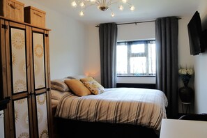 1 bedroom, iron/ironing board, WiFi, bed sheets - Comfortable Private En-Suite Studio Room with a Kitchenette and Free Parking (Cambridge)