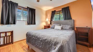 3 bedrooms, desk, iron/ironing board, free WiFi