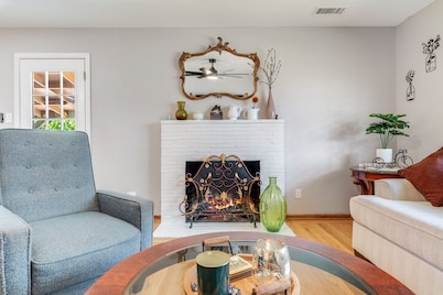 Pet-Friendly 3BR Retreat with Office, King Bed, Fenced Yard & Walk-In Shower