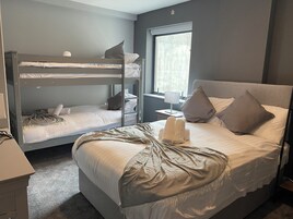 家庭房, 1 间卧室 | 1 多间卧室、办公桌、笔记本电脑工作区、免费 WiFi