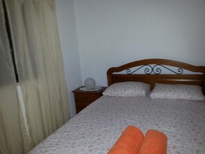 4 habitaciones, tabla de planchar con plancha, wifi y ropa de cama 