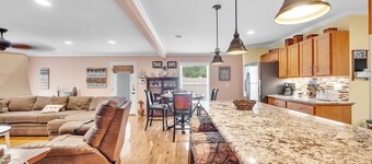 Cozy Getaway, Grill, Spacious by Zen Living