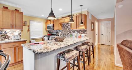 Cozy Getaway, Grill, Spacious by Zen Living