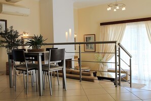 Interior - Magnificent five-bedroom villa with panoramic views of the sea
 (Corfu)