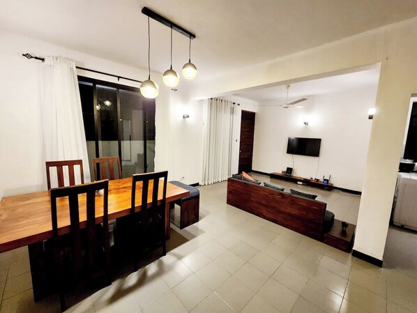 Dining - Spacious 3-Bedroom Apartment with 1 Bath: Ideal for Families (Pannipitiya)