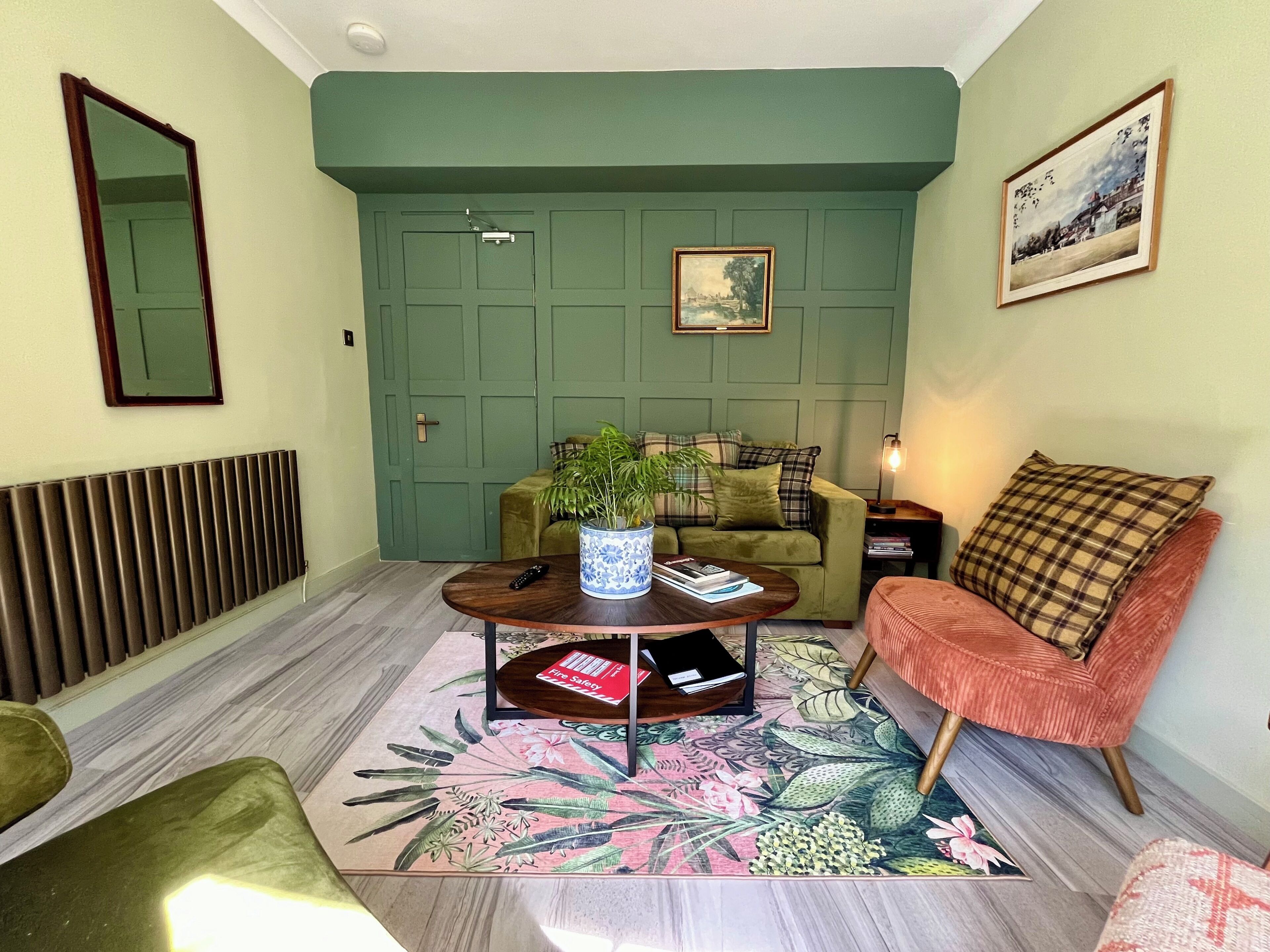 Boutique Castle View 3 Bed, 1 Bath Apartment  ​ - Musselburgh