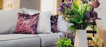 Charming Clifton Loft with Balcony & Free