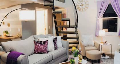 Two-Story Clifton Loft — Sleeps 6, Balcony, Walk to Restaurants