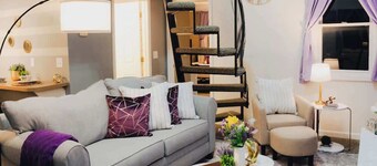 Stylish Clifton Loft • King Bed • Family Friendly
