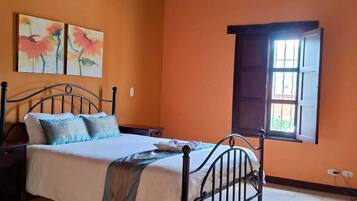 6 chambres, fer et planche Ă repasser, Wi-Fi, draps fournis