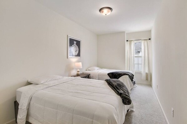 3 chambres, fer et planche à repasser, lit parapluie, Wi-Fi gratuit