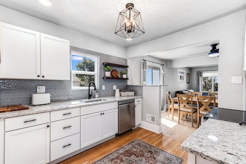 Experience Cheyenne in a cozy home, close to Downtown, Medical Center and CFD. 