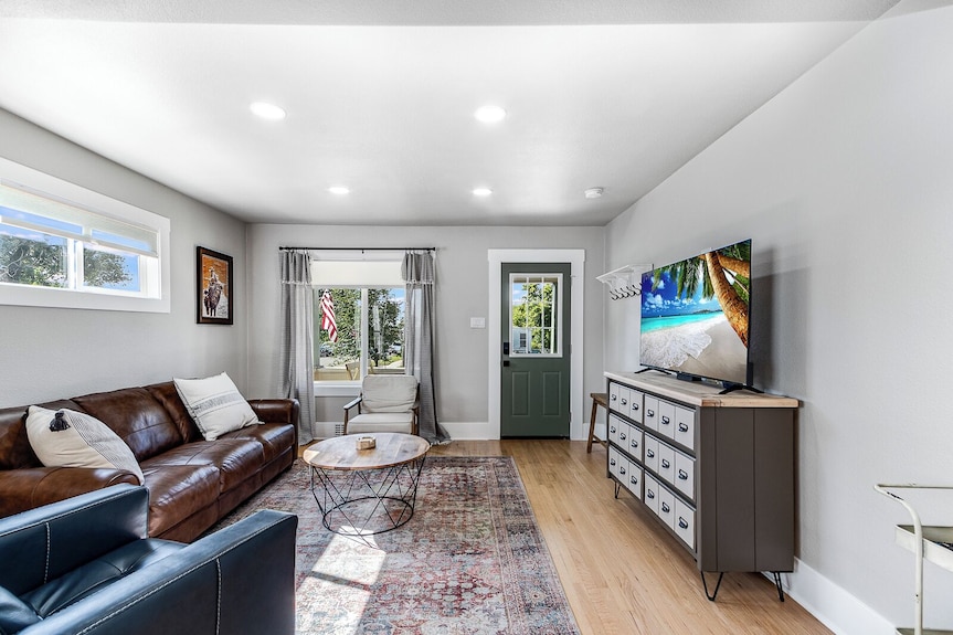 Experience Cheyenne In A Cozy Home, Close To Downtown, Medical Center And Cfd. - Cheyenne, WY