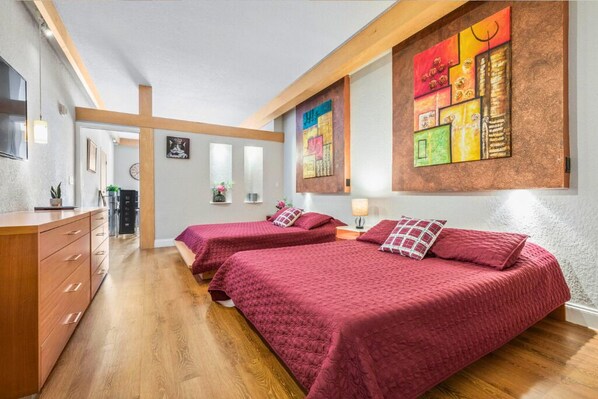 1 habitación, escritorio, tabla de planchar con plancha y wifi gratis 
