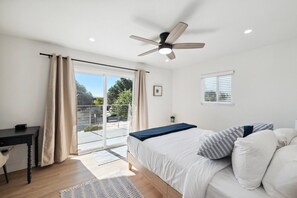 3 Schlafzimmer, Schreibtisch, Bügeleisen/Bügelbrett, Reisekinderbett