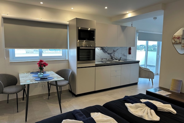 Penthouse | 1 Schlafzimmer, Schreibtisch, laptopgeeigneter Arbeitsplatz