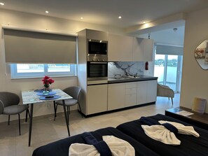 頂樓客房 | 書桌、筆電工作空間、隔音、免費搖籃/嬰兒床