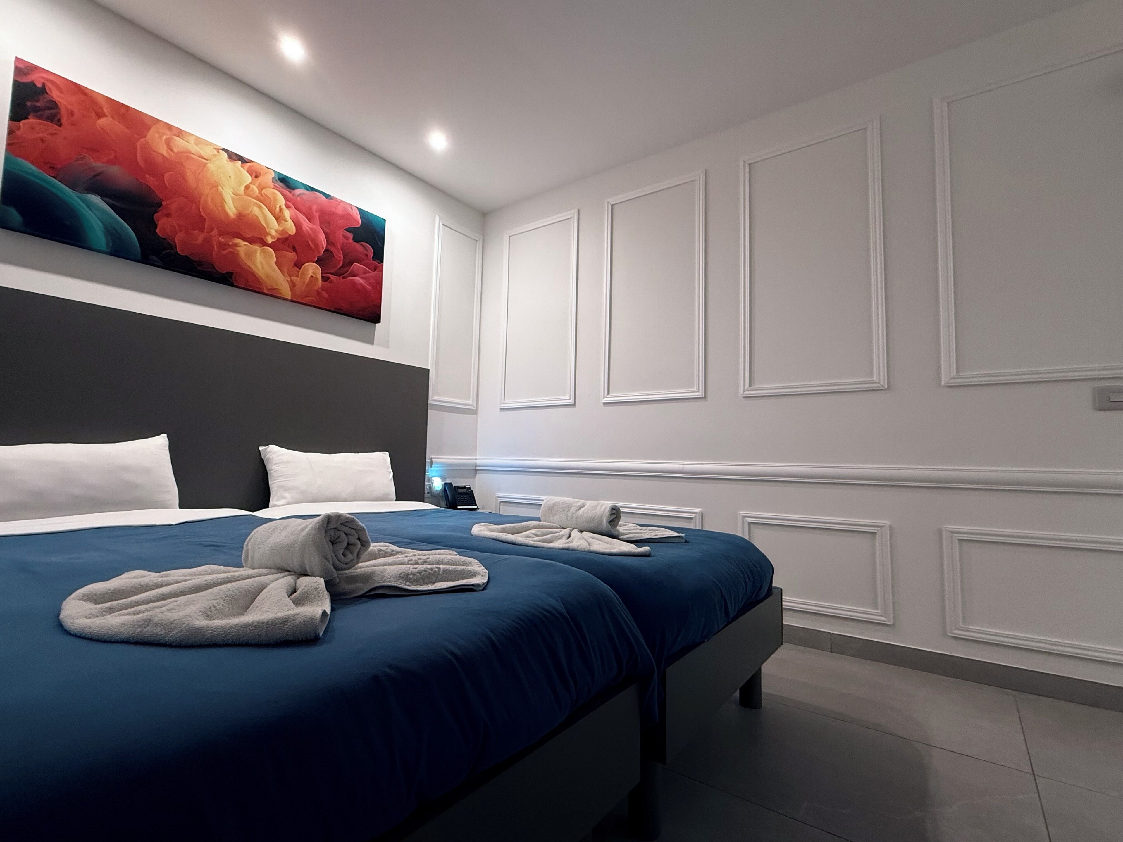 Desk, laptop workspace, soundproofing, free cots/infant beds