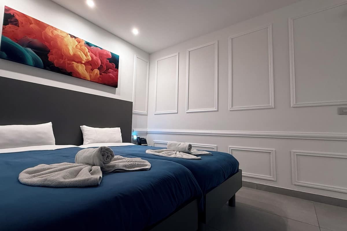 Studio (Family Apartment) | Schreibtisch, laptopgeeigneter Arbeitsplatz, schallisolierte Zimmer