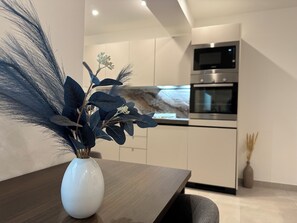 書桌、筆電工作空間、隔音、免費搖籃/嬰兒床