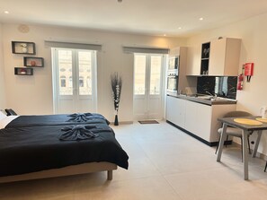 開放式客房 (Apartment with Balcony) | 書桌、筆電工作空間、隔音、免費搖籃/嬰兒床