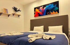 Studio (Accessible Room) | Schreibtisch, laptopgeeigneter Arbeitsplatz, schallisolierte Zimmer