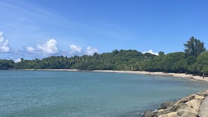 靠近海滩