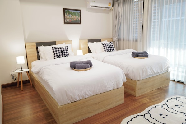 4 bedrooms, iron/ironing board, WiFi, bed sheets - Cozy townhome/2km to Airport , 10 Mins to Nimman,Old Town/sleep 10 (ป่าแดด)