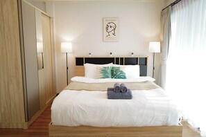 4 bedrooms, iron/ironing board, WiFi, bed sheets - Cozy townhome/2km to Airport , 10 Mins to Nimman,Old Town/sleep 10 (ป่าแดด)