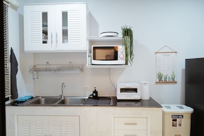 Private kitchen - Cozy townhome/2km to Airport , 10 Mins to Nimman,Old Town/sleep 10 (ป่าแดด)