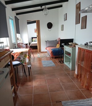 2 bedrooms, iron/ironing board, free WiFi, bed sheets