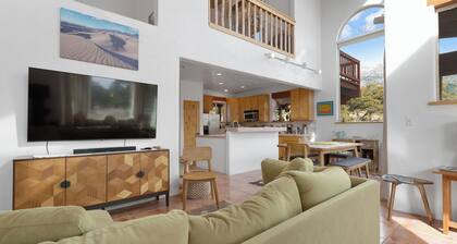 Enchanting adobe manor on 2 tranquil acres 5 min from downtown historic Crestone