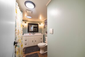 Towels, soap, shampoo, toilet paper