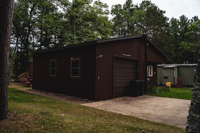 Pet Friendly, Lake Fun! Dragonfly Trail Retreat