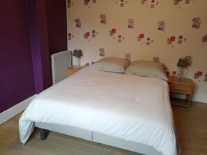 2 Schlafzimmer, Schreibtisch, Bügeleisen/Bügelbrett, kostenloses WLAN