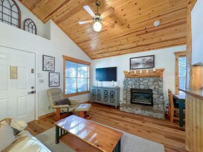 Smart TV, fireplace - Peaceful Retreat Lackawanna 1D-Close to Ski Cooper and Turquoise Lake! (Leadville)