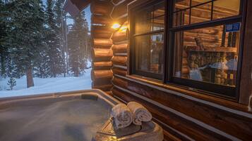 Bain à remous extérieur